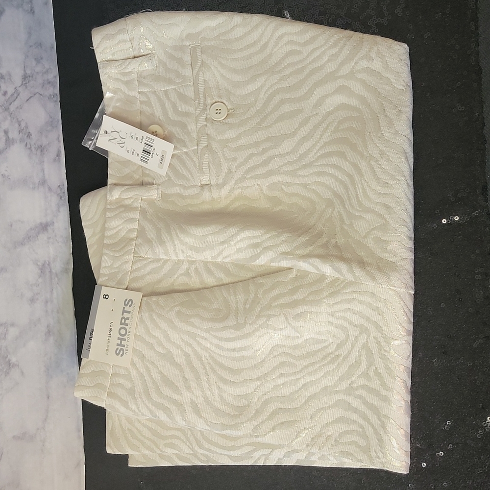 NY&C Shorts Women's Size 8 Cream Dress Bermudas